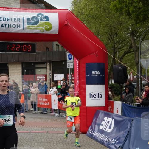 04.05.2025 - 8. Wedeler Halbmarathon Felixshl http://msf.ph/oto/7816698 04.05.2025 11:22:07 Ziel 35, 869, 977 meine-sportfotos.de