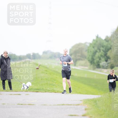 04.05.2025 - 8. Wedeler Halbmarathon Michael Strokosch http://msf.ph/oto/7816724 04.05.2025 11:38:14 Laufen 595, 974 meine-sportfotos.de