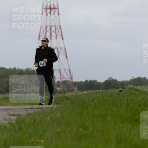 04.05.2025 - 8. Wedeler Halbmarathon Michael Strokosch http://msf.ph/oto/7816769 04.05.2025 11:39:19 Laufen 644 meine-sportfotos.de
