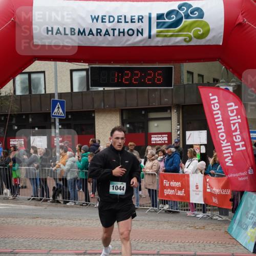 04.05.2025 - 8. Wedeler Halbmarathon Felixshl http://msf.ph/oto/7816781 04.05.2025 11:22:24 Ziel 1044, 1212 meine-sportfotos.de