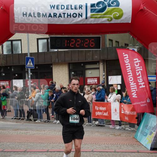 04.05.2025 - 8. Wedeler Halbmarathon Felixshl http://msf.ph/oto/7816782 04.05.2025 11:22:24 Ziel 1044, 1212 meine-sportfotos.de