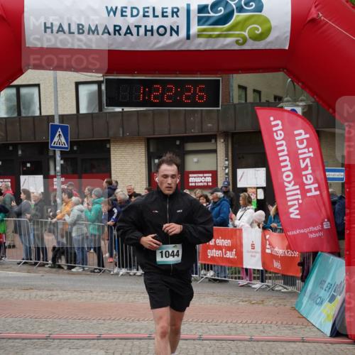 04.05.2025 - 8. Wedeler Halbmarathon Felixshl http://msf.ph/oto/7816783 04.05.2025 11:22:24 Ziel 1044, 1212 meine-sportfotos.de