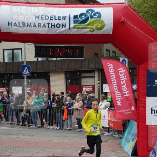 04.05.2025 - 8. Wedeler Halbmarathon Felixshl http://msf.ph/oto/7816802 04.05.2025 11:22:39 Ziel 378, 613 meine-sportfotos.de