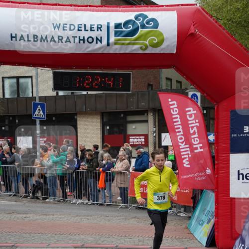 04.05.2025 - 8. Wedeler Halbmarathon Felixshl http://msf.ph/oto/7816803 04.05.2025 11:22:39 Ziel 378, 613 meine-sportfotos.de