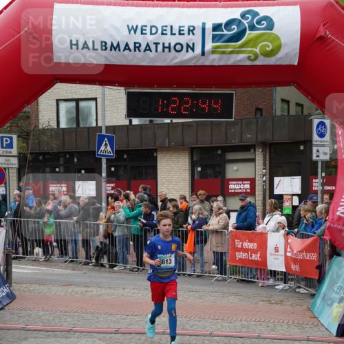 04.05.2025 - 8. Wedeler Halbmarathon Felixshl http://msf.ph/oto/7816807 04.05.2025 11:22:42 Ziel 378, 613 meine-sportfotos.de