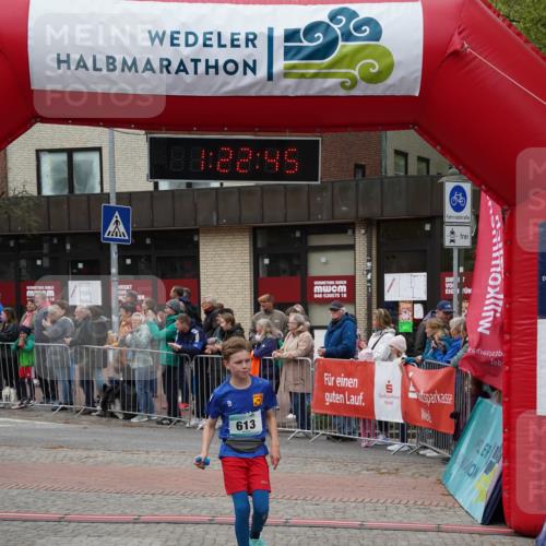 04.05.2025 - 8. Wedeler Halbmarathon Felixshl http://msf.ph/oto/7816810 04.05.2025 11:22:43 Ziel 378, 612, 613 meine-sportfotos.de