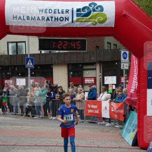 04.05.2025 - 8. Wedeler Halbmarathon Felixshl http://msf.ph/oto/7816811 04.05.2025 11:22:43 Ziel 378, 612, 613 meine-sportfotos.de