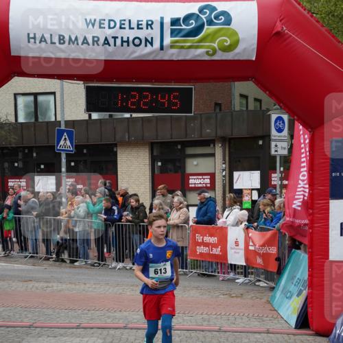 04.05.2025 - 8. Wedeler Halbmarathon Felixshl http://msf.ph/oto/7816812 04.05.2025 11:22:43 Ziel 378, 612, 613 meine-sportfotos.de