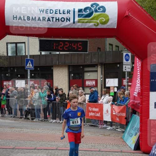 04.05.2025 - 8. Wedeler Halbmarathon Felixshl http://msf.ph/oto/7816813 04.05.2025 11:22:43 Ziel 378, 612, 613 meine-sportfotos.de