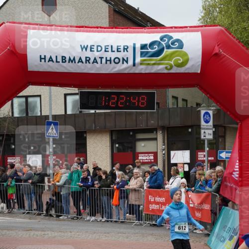 04.05.2025 - 8. Wedeler Halbmarathon Felixshl http://msf.ph/oto/7816817 04.05.2025 11:22:46 Ziel 612, 613 meine-sportfotos.de