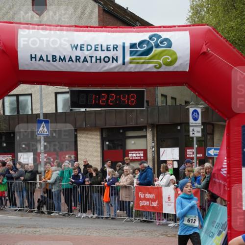 04.05.2025 - 8. Wedeler Halbmarathon Felixshl http://msf.ph/oto/7816818 04.05.2025 11:22:46 Ziel 612, 613 meine-sportfotos.de