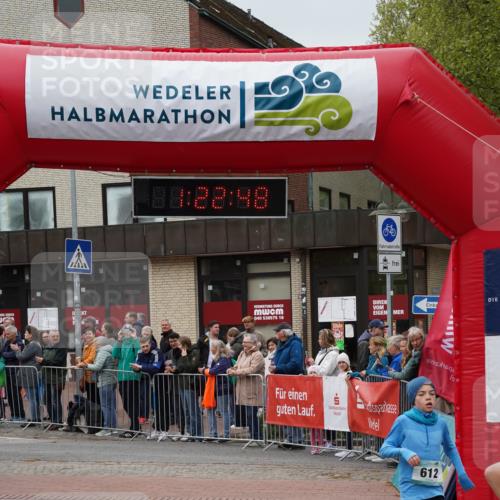 04.05.2025 - 8. Wedeler Halbmarathon Felixshl http://msf.ph/oto/7816819 04.05.2025 11:22:46 Ziel 612, 613 meine-sportfotos.de