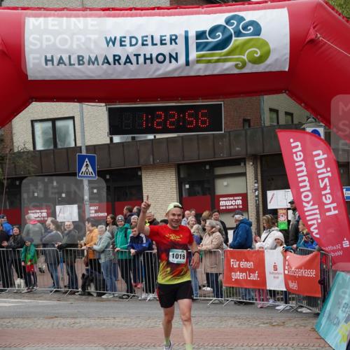 04.05.2025 - 8. Wedeler Halbmarathon Felixshl http://msf.ph/oto/7816826 04.05.2025 11:22:54 Ziel 1019 meine-sportfotos.de