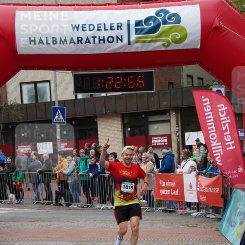 04.05.2025 - 8. Wedeler Halbmarathon Felixshl http://msf.ph/oto/7816827 04.05.2025 11:22:54 Ziel 1019 meine-sportfotos.de
