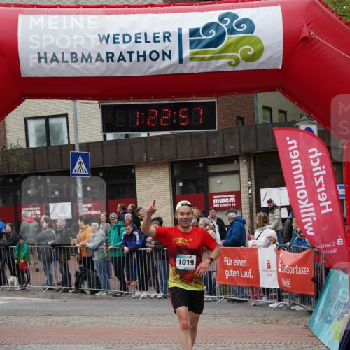 04.05.2025 - 8. Wedeler Halbmarathon Felixshl http://msf.ph/oto/7816828 04.05.2025 11:22:55 Ziel 1019 meine-sportfotos.de