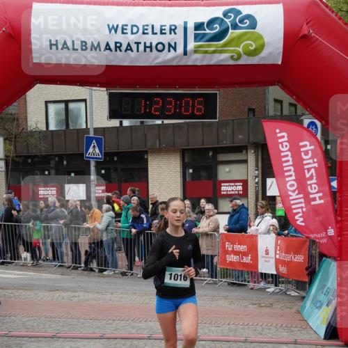 04.05.2025 - 8. Wedeler Halbmarathon Felixshl http://msf.ph/oto/7816840 04.05.2025 11:23:04 Ziel 1016 meine-sportfotos.de