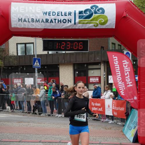04.05.2025 - 8. Wedeler Halbmarathon Felixshl http://msf.ph/oto/7816841 04.05.2025 11:23:04 Ziel 1016 meine-sportfotos.de
