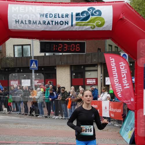 04.05.2025 - 8. Wedeler Halbmarathon Felixshl http://msf.ph/oto/7816842 04.05.2025 11:23:05 Ziel 1016 meine-sportfotos.de