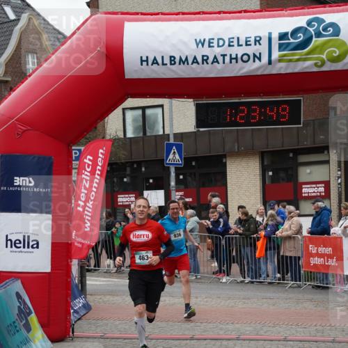 04.05.2025 - 8. Wedeler Halbmarathon Felixshl http://msf.ph/oto/7816873 04.05.2025 11:23:47 Ziel 463, 936, 937 meine-sportfotos.de