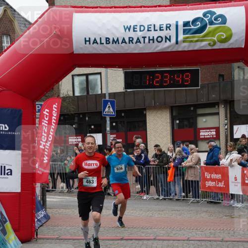 04.05.2025 - 8. Wedeler Halbmarathon Felixshl http://msf.ph/oto/7816874 04.05.2025 11:23:47 Ziel 463, 936, 937 meine-sportfotos.de