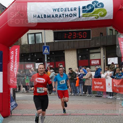 04.05.2025 - 8. Wedeler Halbmarathon Felixshl http://msf.ph/oto/7816876 04.05.2025 11:23:48 Ziel 463, 936, 937 meine-sportfotos.de