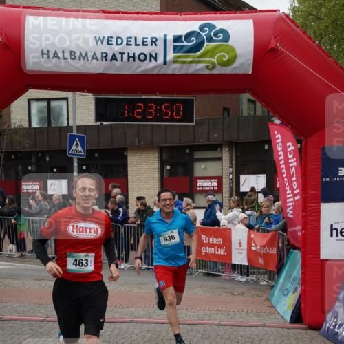 04.05.2025 - 8. Wedeler Halbmarathon Felixshl http://msf.ph/oto/7816877 04.05.2025 11:23:48 Ziel 463, 936, 937 meine-sportfotos.de