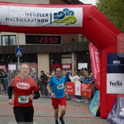 04.05.2025 - 8. Wedeler Halbmarathon Felixshl http://msf.ph/oto/7816878 04.05.2025 11:23:48 Ziel 463, 936, 937 meine-sportfotos.de