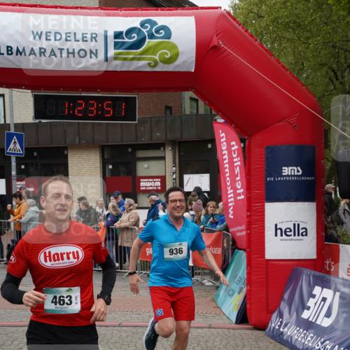 04.05.2025 - 8. Wedeler Halbmarathon Felixshl http://msf.ph/oto/7816880 04.05.2025 11:23:49 Ziel 463, 936, 937 meine-sportfotos.de