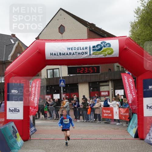 04.05.2025 - 8. Wedeler Halbmarathon Felixshl http://msf.ph/oto/7816881 04.05.2025 11:23:55 Ziel  meine-sportfotos.de