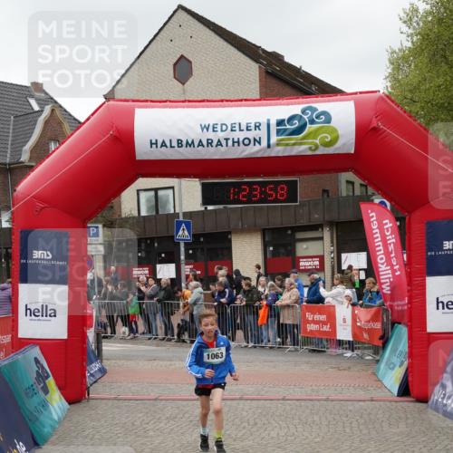 04.05.2025 - 8. Wedeler Halbmarathon Felixshl http://msf.ph/oto/7816885 04.05.2025 11:23:56 Ziel  meine-sportfotos.de