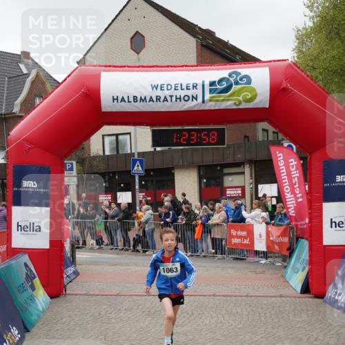04.05.2025 - 8. Wedeler Halbmarathon Felixshl http://msf.ph/oto/7816887 04.05.2025 11:23:56 Ziel  meine-sportfotos.de