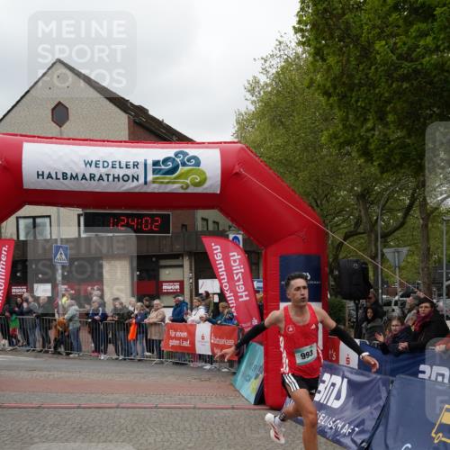 04.05.2025 - 8. Wedeler Halbmarathon Felixshl http://msf.ph/oto/7816894 04.05.2025 11:24:00 Ziel 373, 993 meine-sportfotos.de