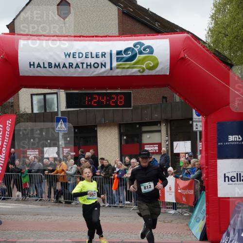 04.05.2025 - 8. Wedeler Halbmarathon Felixshl http://msf.ph/oto/7816906 04.05.2025 11:24:26 Ziel 357, 812 meine-sportfotos.de