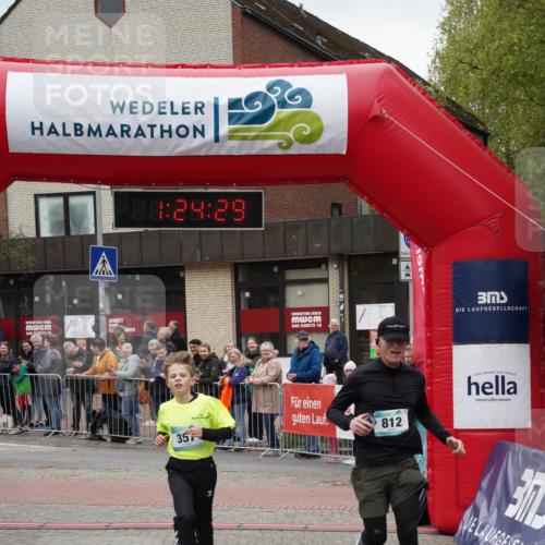 04.05.2025 - 8. Wedeler Halbmarathon Felixshl http://msf.ph/oto/7816908 04.05.2025 11:24:27 Ziel 357, 812 meine-sportfotos.de