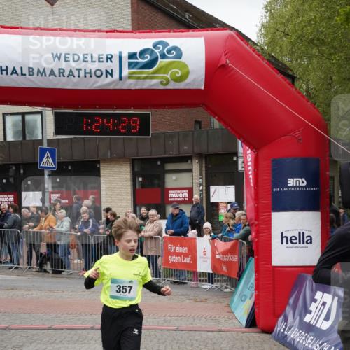 04.05.2025 - 8. Wedeler Halbmarathon Felixshl http://msf.ph/oto/7816911 04.05.2025 11:24:27 Ziel 357, 812 meine-sportfotos.de