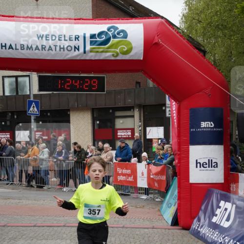 04.05.2025 - 8. Wedeler Halbmarathon Felixshl http://msf.ph/oto/7816912 04.05.2025 11:24:27 Ziel 357, 812 meine-sportfotos.de