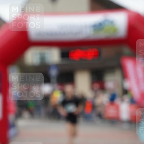 04.05.2025 - 8. Wedeler Halbmarathon Felixshl http://msf.ph/oto/7816917 04.05.2025 11:24:35 Ziel 998, 1199 meine-sportfotos.de