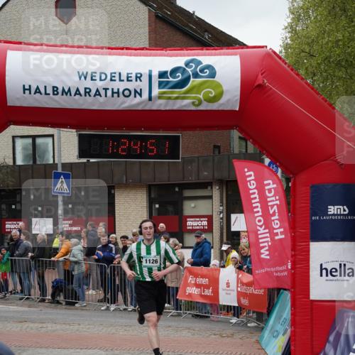 04.05.2025 - 8. Wedeler Halbmarathon Felixshl http://msf.ph/oto/7816946 04.05.2025 11:24:49 Ziel 626, 827, 1126 meine-sportfotos.de