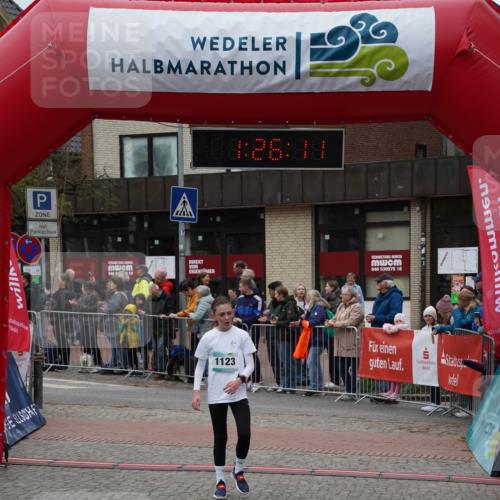 04.05.2025 - 8. Wedeler Halbmarathon Felixshl http://msf.ph/oto/7817032 04.05.2025 11:26:09 Ziel 166, 978, 1123 meine-sportfotos.de