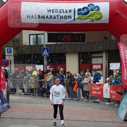 04.05.2025 - 8. Wedeler Halbmarathon Felixshl http://msf.ph/oto/7817033 04.05.2025 11:26:09 Ziel 166, 978, 1123 meine-sportfotos.de