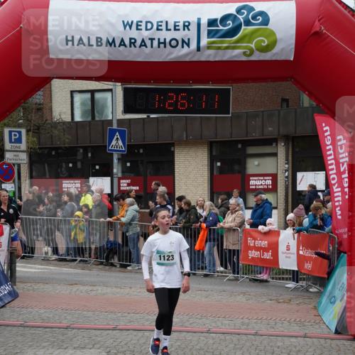 04.05.2025 - 8. Wedeler Halbmarathon Felixshl http://msf.ph/oto/7817035 04.05.2025 11:26:09 Ziel 166, 978, 1123 meine-sportfotos.de