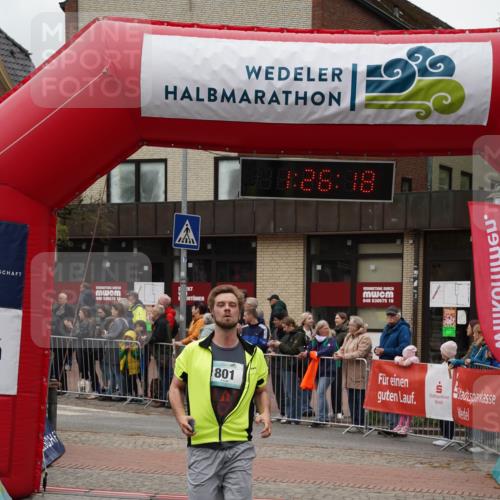 04.05.2025 - 8. Wedeler Halbmarathon Felixshl http://msf.ph/oto/7817048 04.05.2025 11:26:16 Ziel 801, 825, 978 meine-sportfotos.de