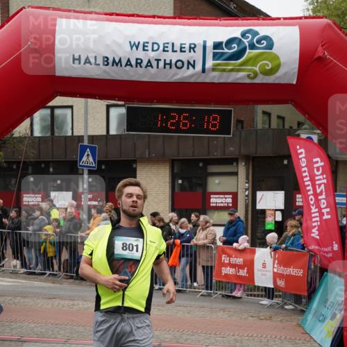 04.05.2025 - 8. Wedeler Halbmarathon Felixshl http://msf.ph/oto/7817052 04.05.2025 11:26:16 Ziel 801, 825, 978 meine-sportfotos.de