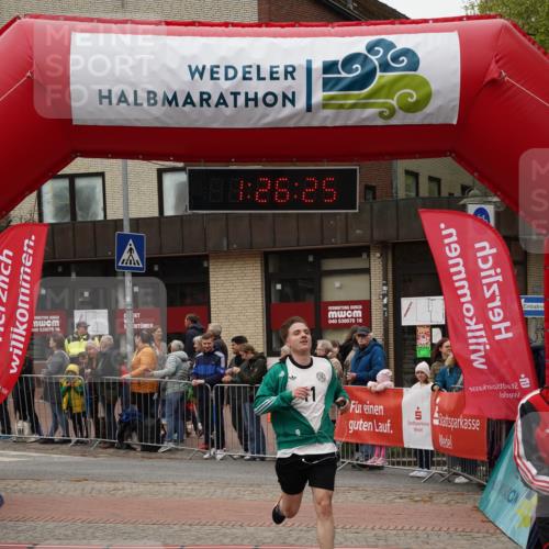 04.05.2025 - 8. Wedeler Halbmarathon Felixshl http://msf.ph/oto/7817065 04.05.2025 11:26:23 Ziel 482, 485, 923 meine-sportfotos.de