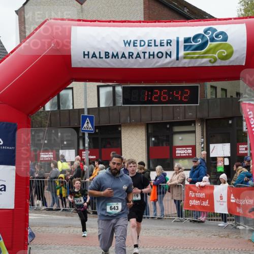 04.05.2025 - 8. Wedeler Halbmarathon Felixshl http://msf.ph/oto/7817095 04.05.2025 11:26:40 Ziel 643, 918, 919, 957, 1188 meine-sportfotos.de