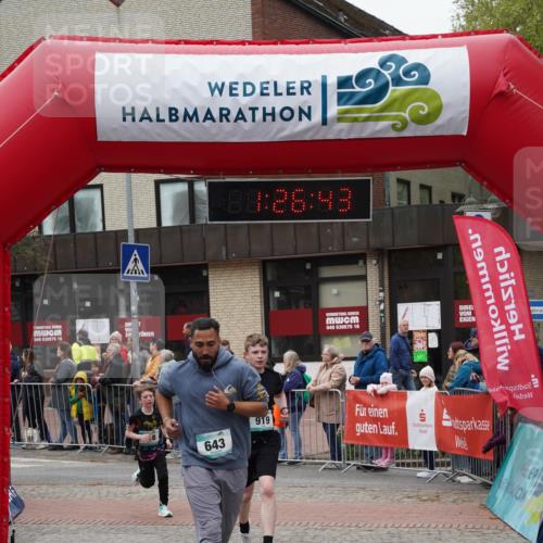 04.05.2025 - 8. Wedeler Halbmarathon Felixshl http://msf.ph/oto/7817097 04.05.2025 11:26:41 Ziel 643, 918, 919, 957 meine-sportfotos.de