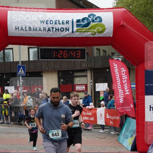 04.05.2025 - 8. Wedeler Halbmarathon Felixshl http://msf.ph/oto/7817098 04.05.2025 11:26:41 Ziel 643, 918, 919, 957 meine-sportfotos.de