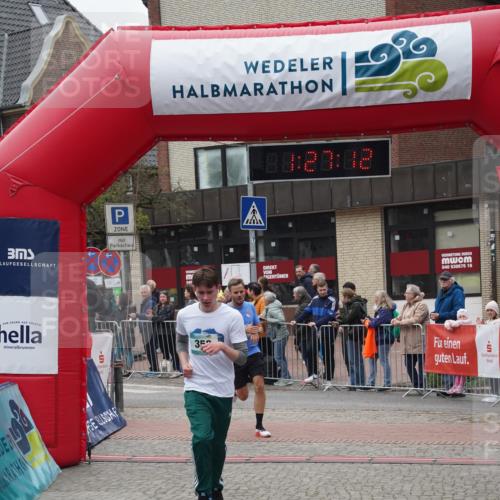 04.05.2025 - 8. Wedeler Halbmarathon Felixshl http://msf.ph/oto/7817125 04.05.2025 11:27:10 Ziel 303, 352 meine-sportfotos.de
