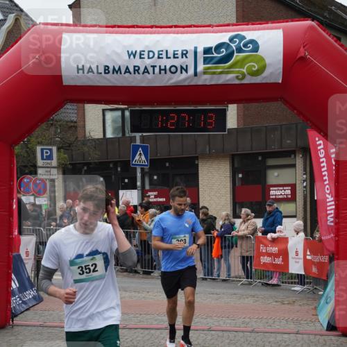 04.05.2025 - 8. Wedeler Halbmarathon Felixshl http://msf.ph/oto/7817126 04.05.2025 11:27:11 Ziel 303, 352 meine-sportfotos.de