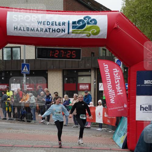 04.05.2025 - 8. Wedeler Halbmarathon Felixshl http://msf.ph/oto/7817152 04.05.2025 11:27:23 Ziel 1038, 1198, 1201 meine-sportfotos.de